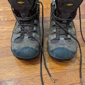Keen hiking boots, waterproof mid